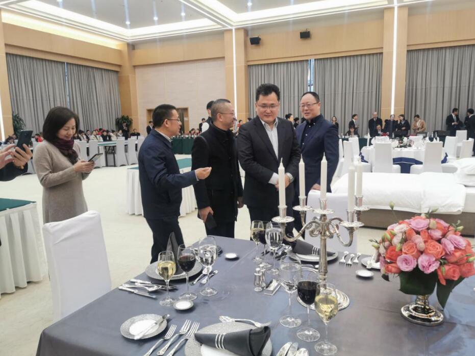 �Ĵ�bevictorΰ�½����Ƶ����޹�˾�����׽������������������