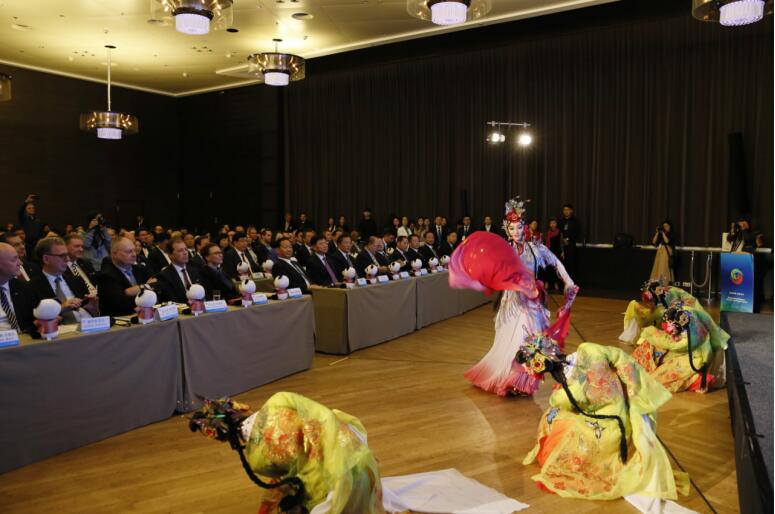 ���ŵ�ί��ǡ����³��ζ����Ÿ��������¹�����ɫ�е���