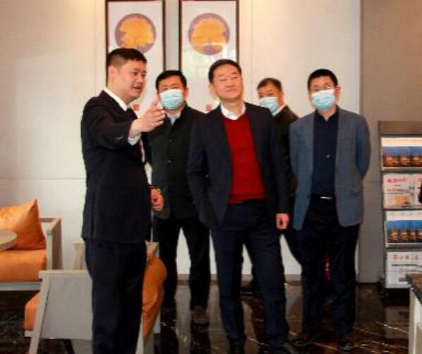 ���ŵ�ί��ǡ����³��ζ�����װ�������츮�㳡��