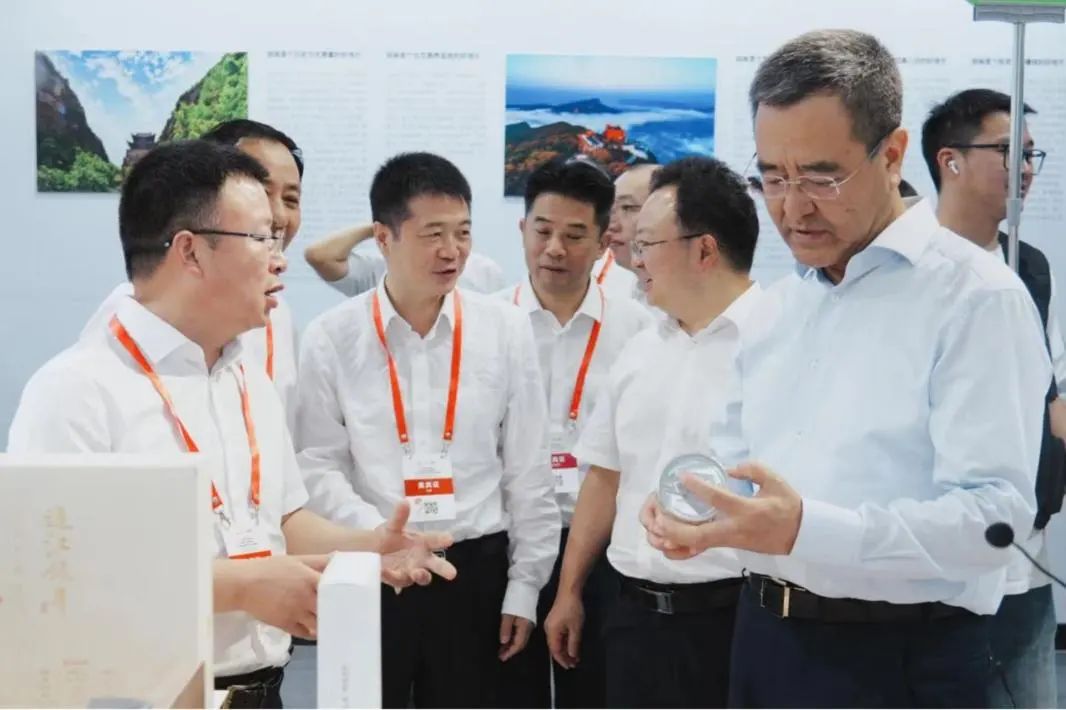 e11648ed-0697-4a49-a9d5-1eded887bce2 e11648ed-0697-4a49-a9d5-1eded887bce2