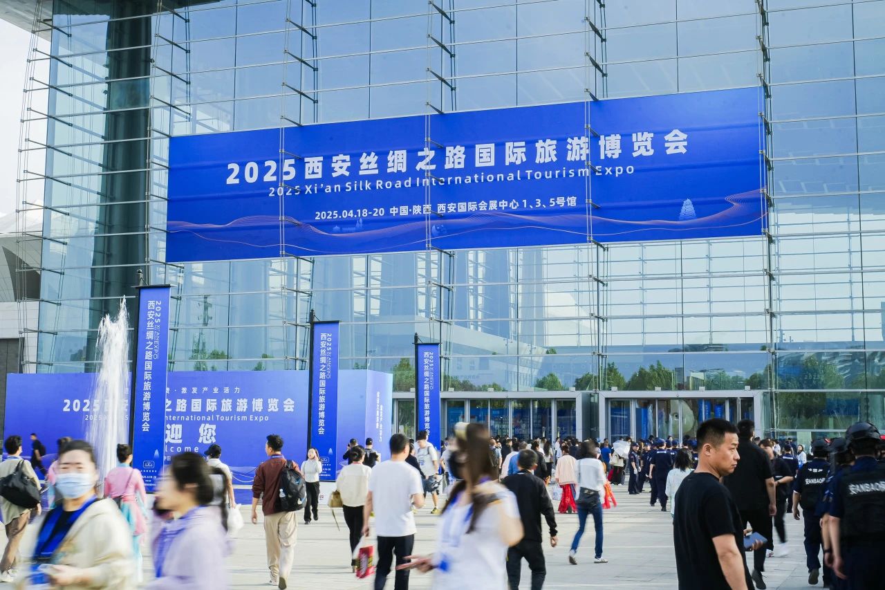 ���ݺš���èר��װ������2025����˿·�ò��ᣡ�Ĵ�bevictorΰ�´��조�ƶ����츮�������